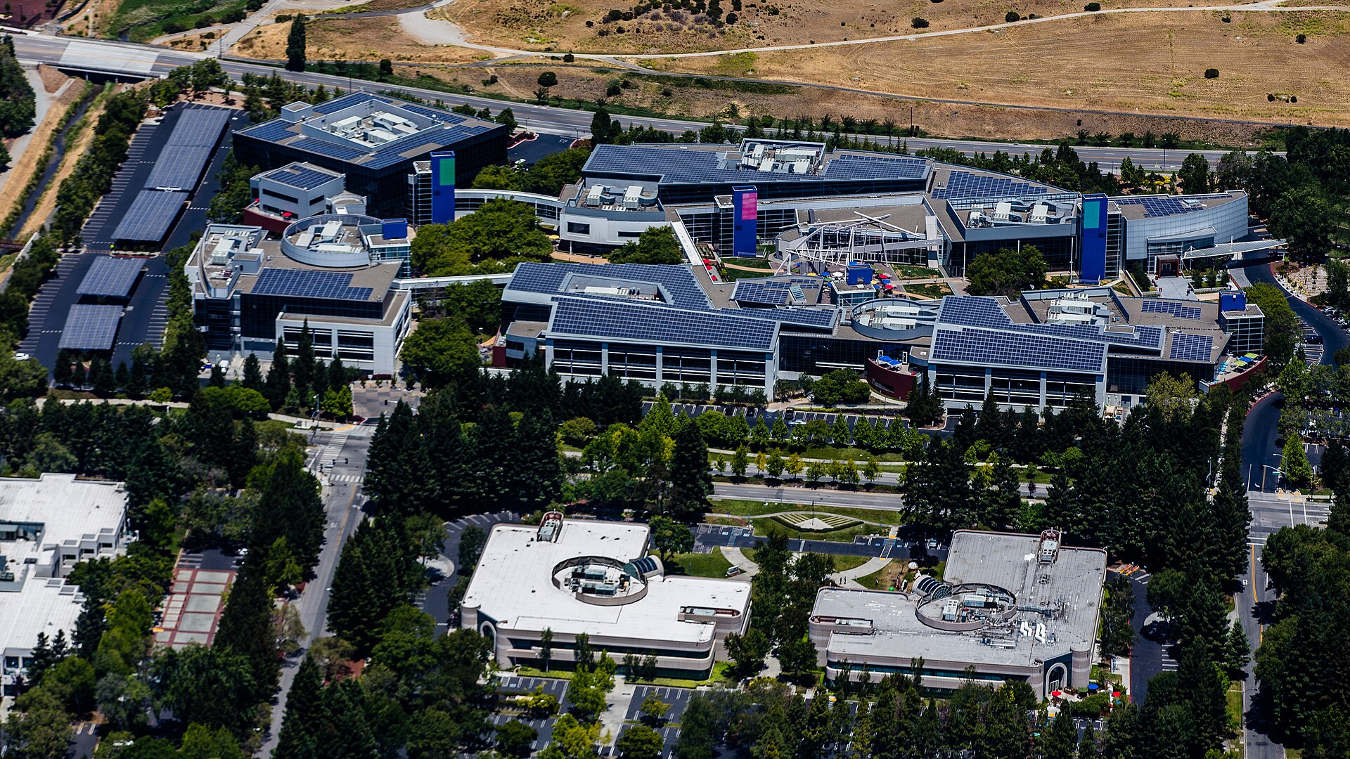 Imagem de referência de Alphabet Inc., descrito nos dados abertos como conglomerado multinacional norte-americano