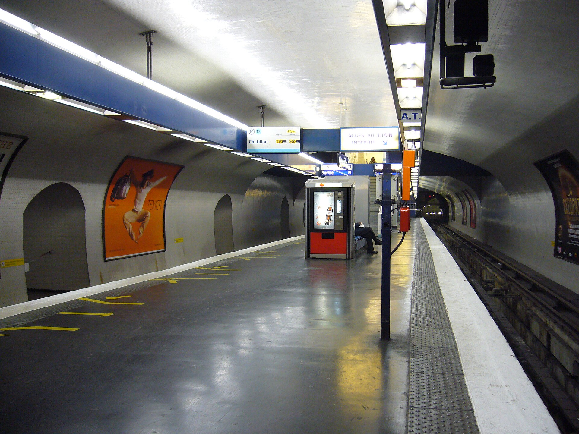 Imagem de referência de Invalides, descrito nos dados abertos como estação do Metropolitano de Paris