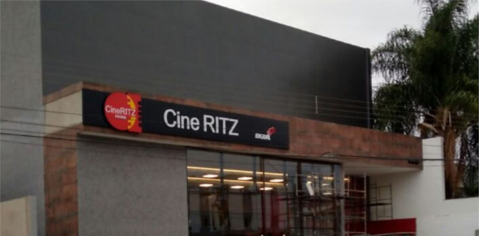 Imagem de referência de Cine Itaúna, descrito nos dados abertos como cinema na cidade de Caratinga, MG