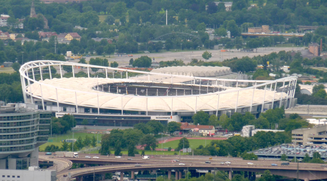 Imagem de referência de MHPArena, descrito nos dados abertos como estádio em Bad Cannstatt, Estugarda, Alemanha
