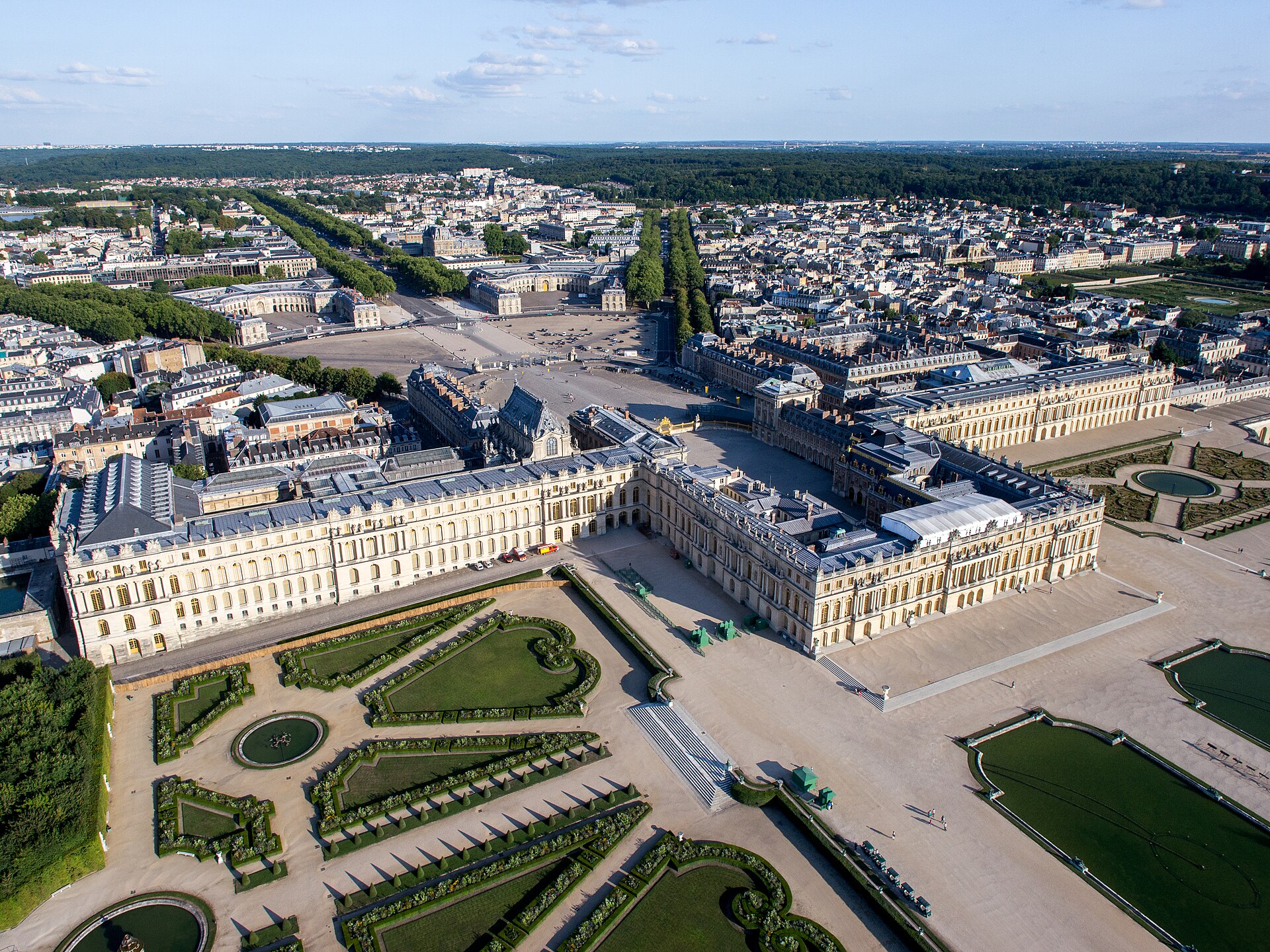 Imagem de referência de Palácio de Versalhes, descrito nos dados abertos como museu em Versalhes, França
