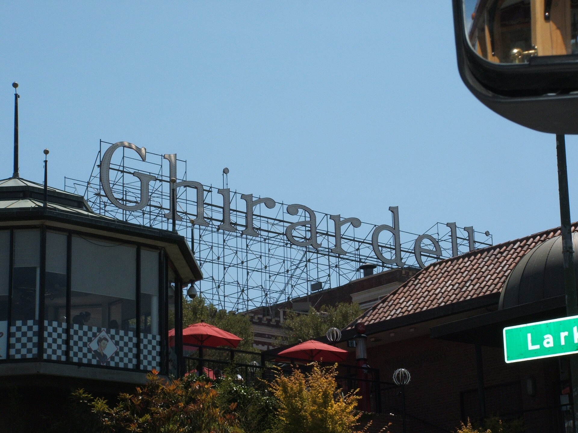 Imagem de referência de Ghirardelli Chocolate Company, descrito nos dados abertos como indústria de chocolate