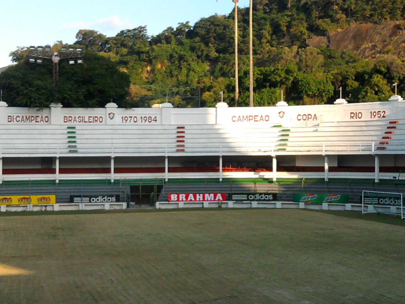 Imagem de referência de Estádio das Laranjeiras, descrito nos dados abertos como estádio em Rio de Janeiro, Brasil