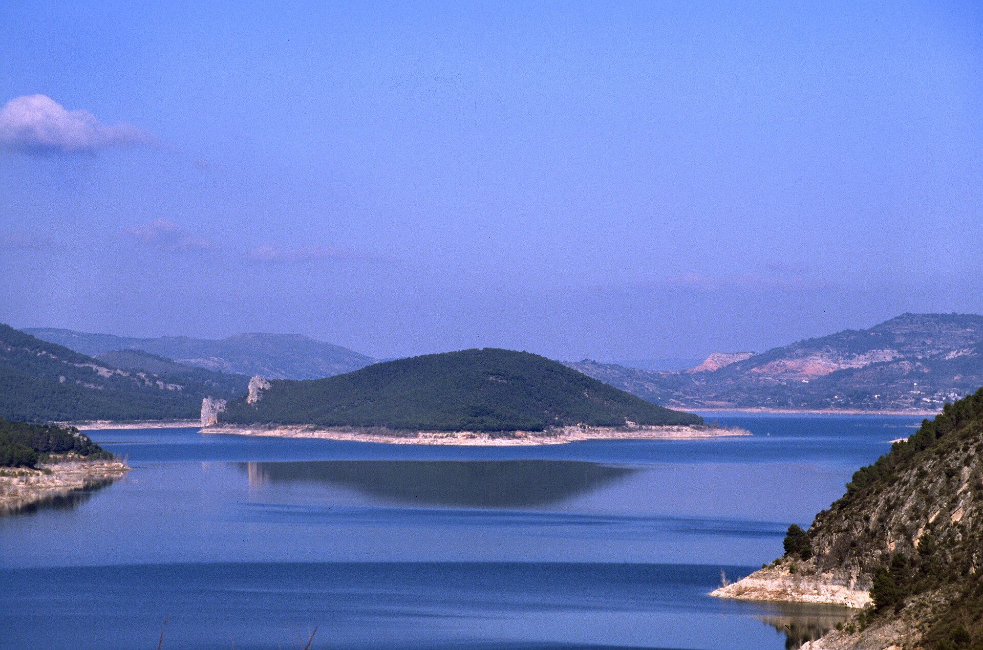 Imagem de referência de Barragem de Entrepeñas, descrito nos dados abertos como albufeira no rio Tejo, Espanha