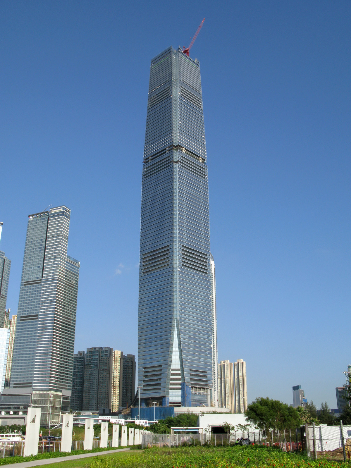Imagem de referência de International Commerce Centre, descrito nos dados abertos como arranha-céu em Kowloon Ocidental, Hong Kong