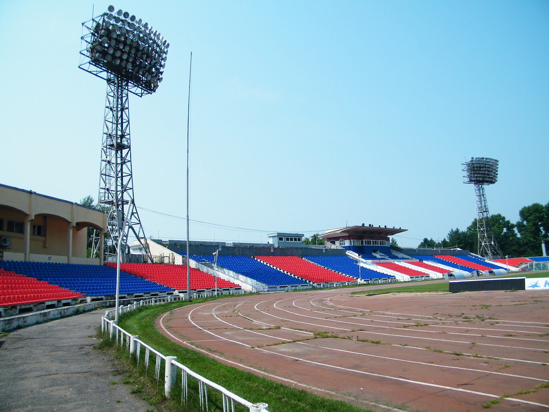 Imagem de referência de Estádio Lenin, descrito nos dados abertos como estádio em Khabarovsk, Rússia
