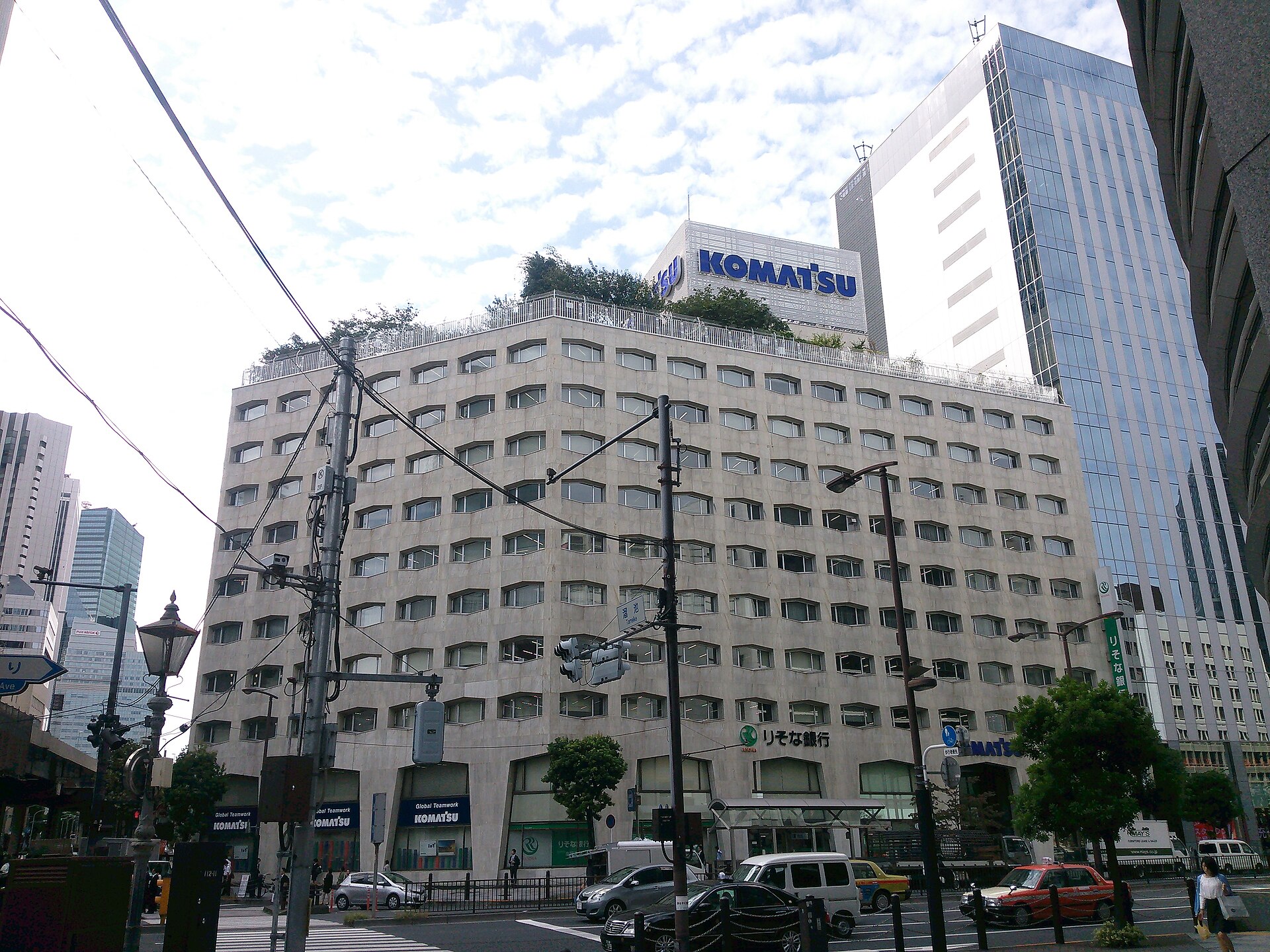Imagem de referência relacionada a Komatsu, item descrito como corporação mutinacional japonesa