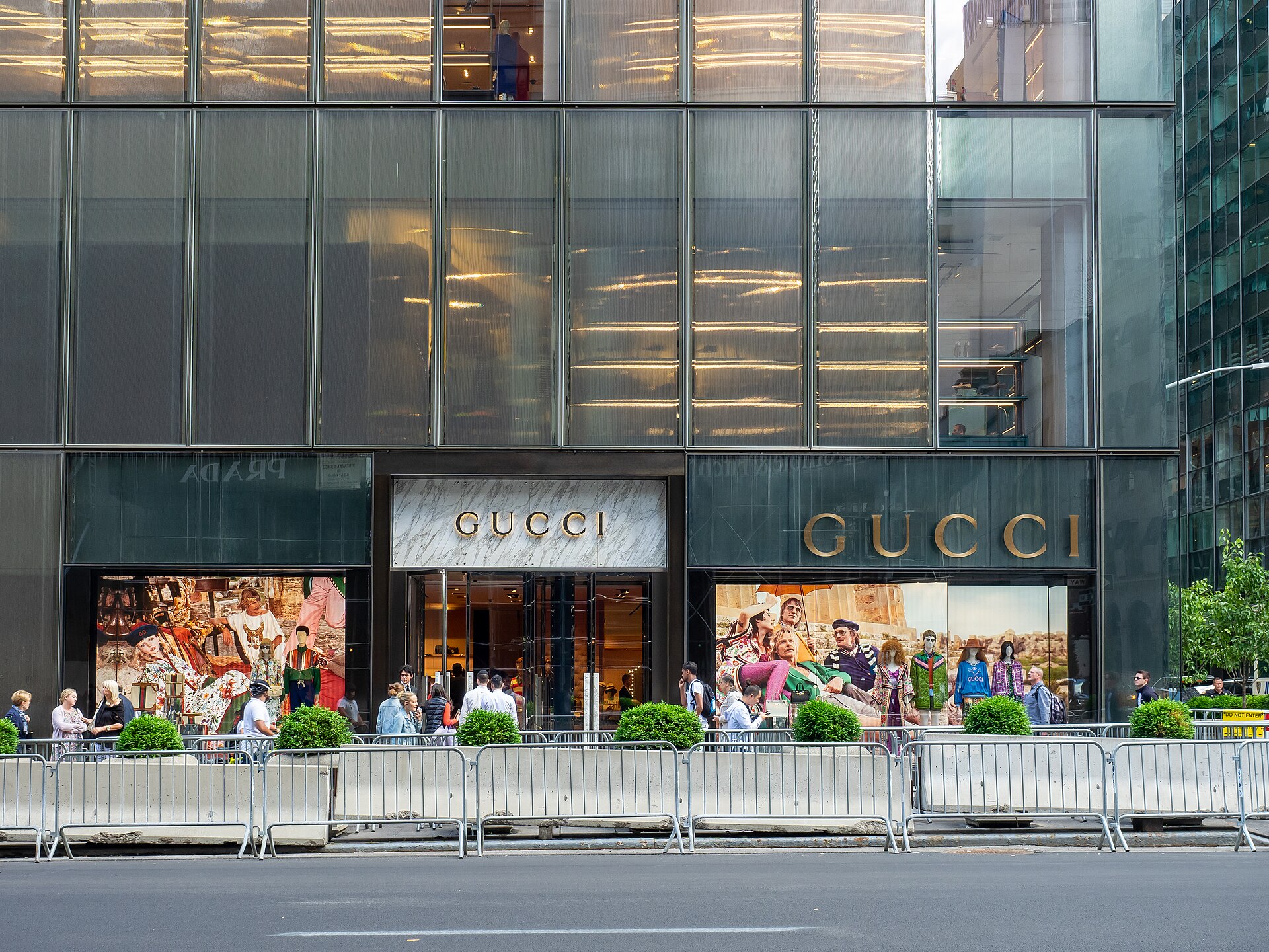 Imagem de referência de Gucci, descrito nos dados abertos como casa de moda de luxo italiana