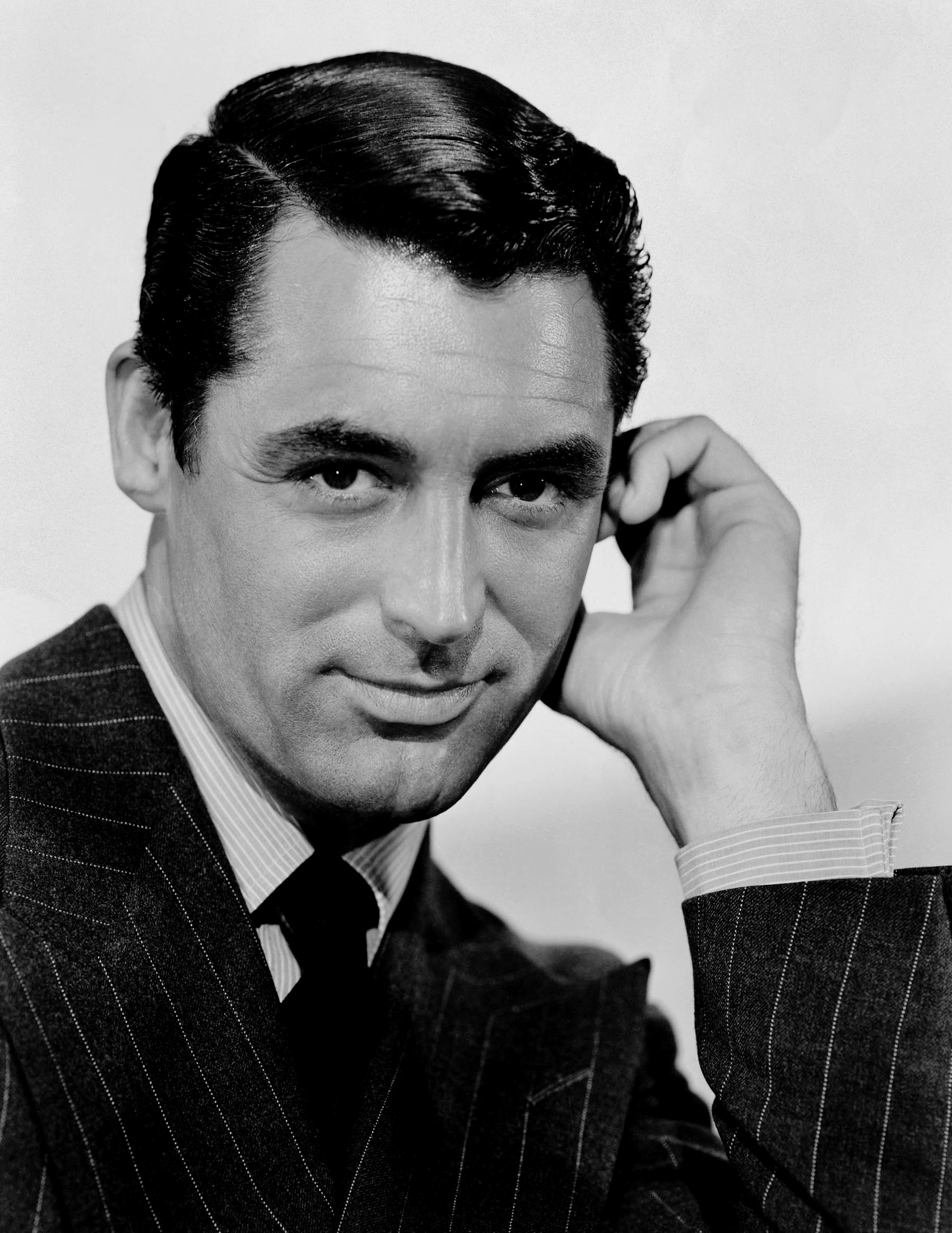 Imagem de referência de Cary Grant, descrito nos dados abertos como ator britânico-estadunidense (1904–1986)
