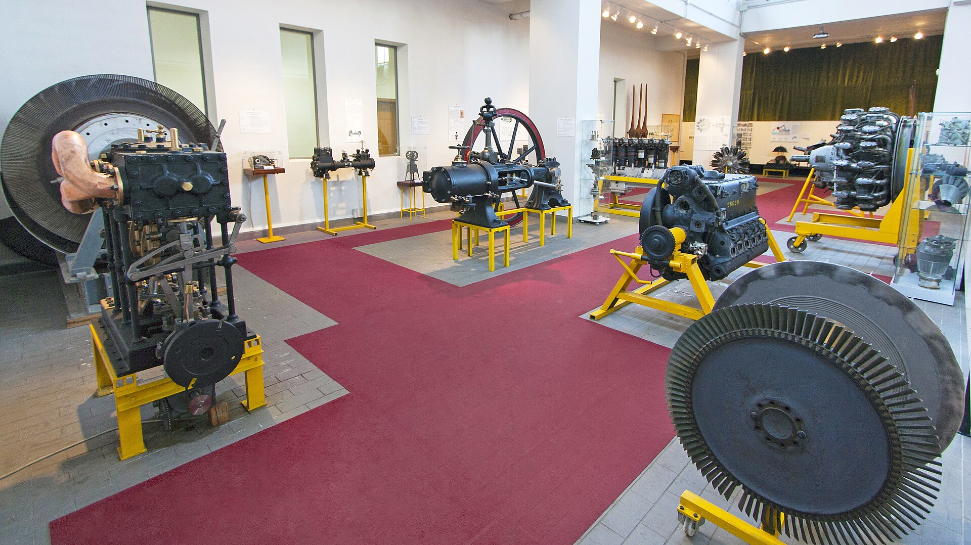 Imagem de referência de Museu dos motores e dos mecanismos, descrito nos dados abertos como museu na itália
