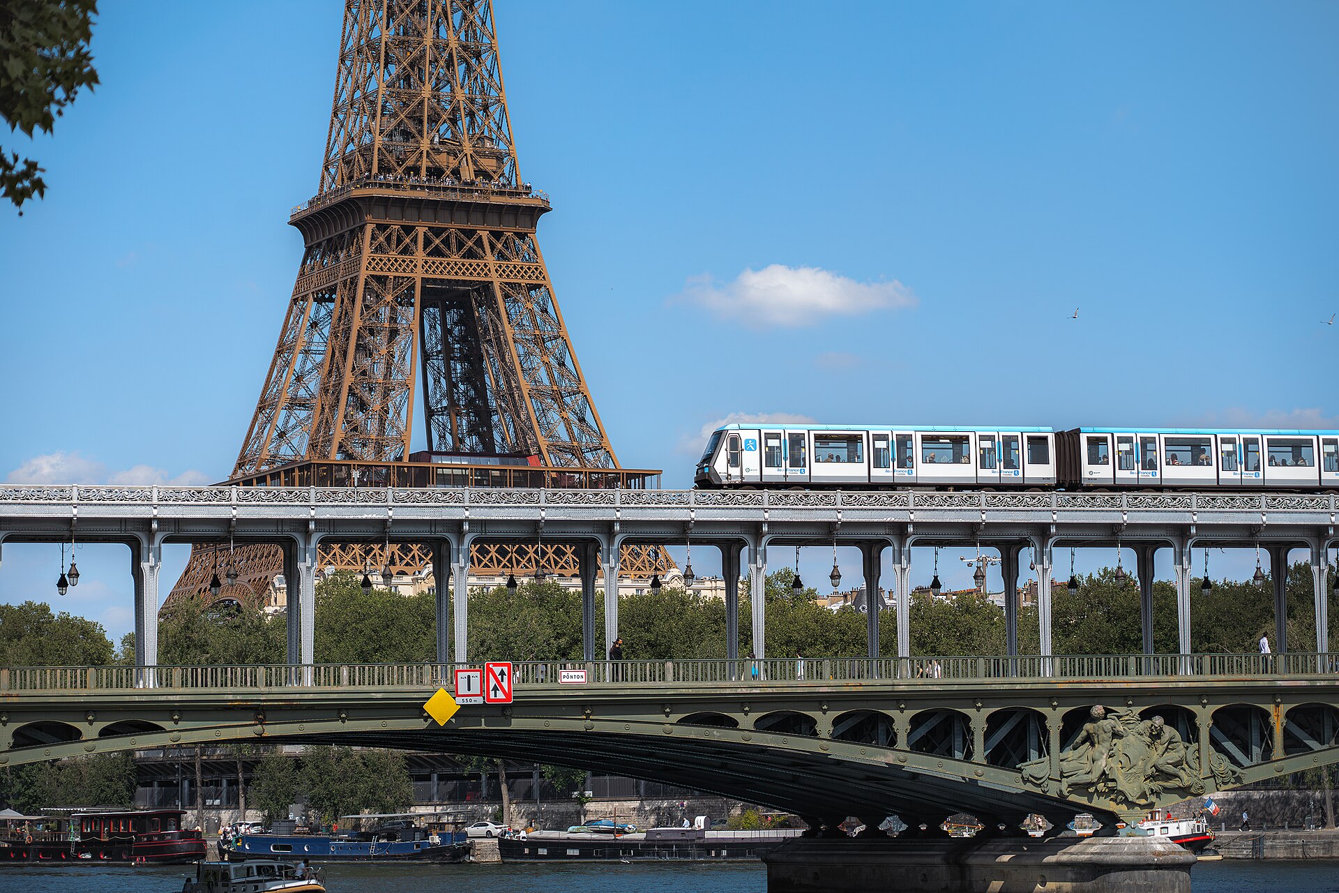 Imagem de referência de Metrô de Paris, descrito nos dados abertos como sistema de transporte público ferroviário de Paris