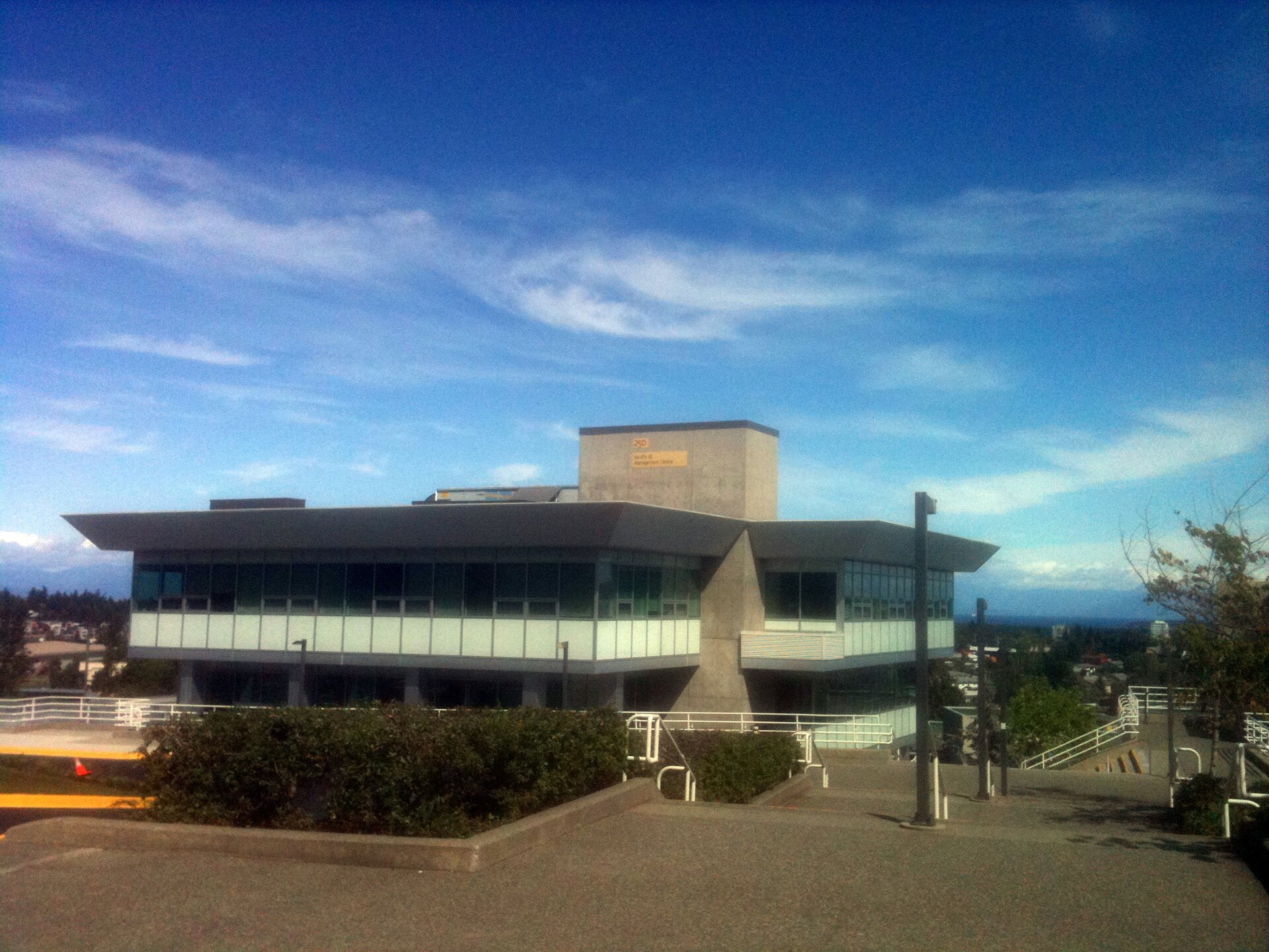 Imagem de referência de Universidade da Ilha de Vancouver, descrito nos dados abertos como universidade no Canadá