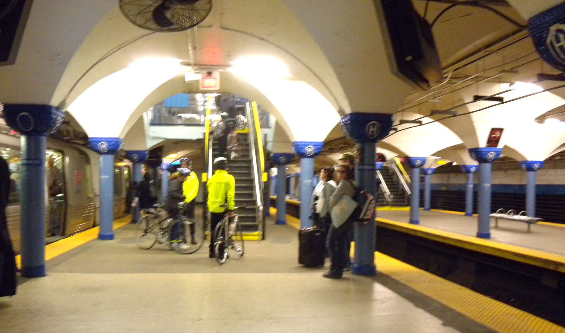Imagem de referência de Journal Square–33rd Street (via Hoboken), descrito nos dados abertos como serviço de metrô