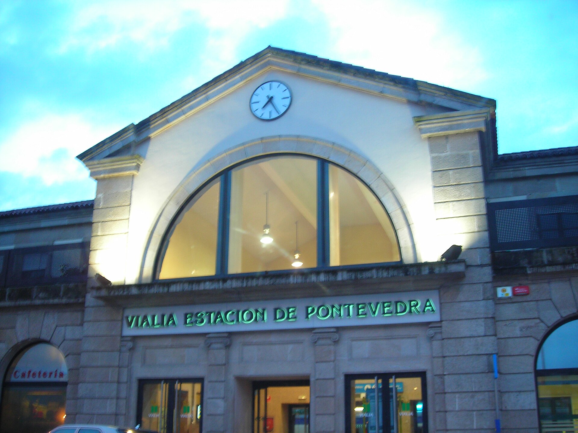Imagem de referência de Estação Ferroviária de Pontevedra, descrito nos dados abertos como estação de comboios em Pontevedra, Espanha