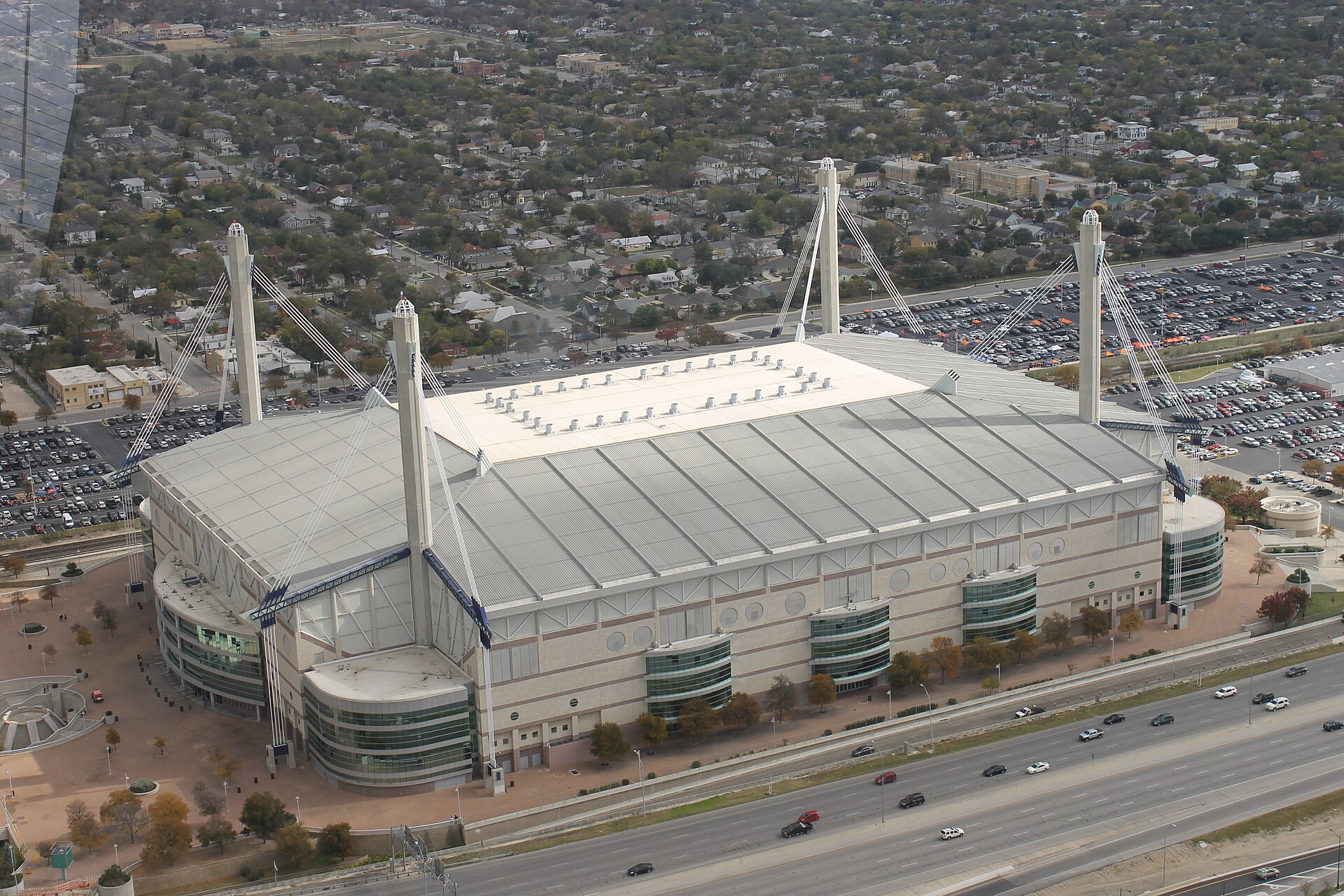 Imagem de referência de Alamodome, descrito nos dados abertos como estádio em San Antonio, Estados Unidos