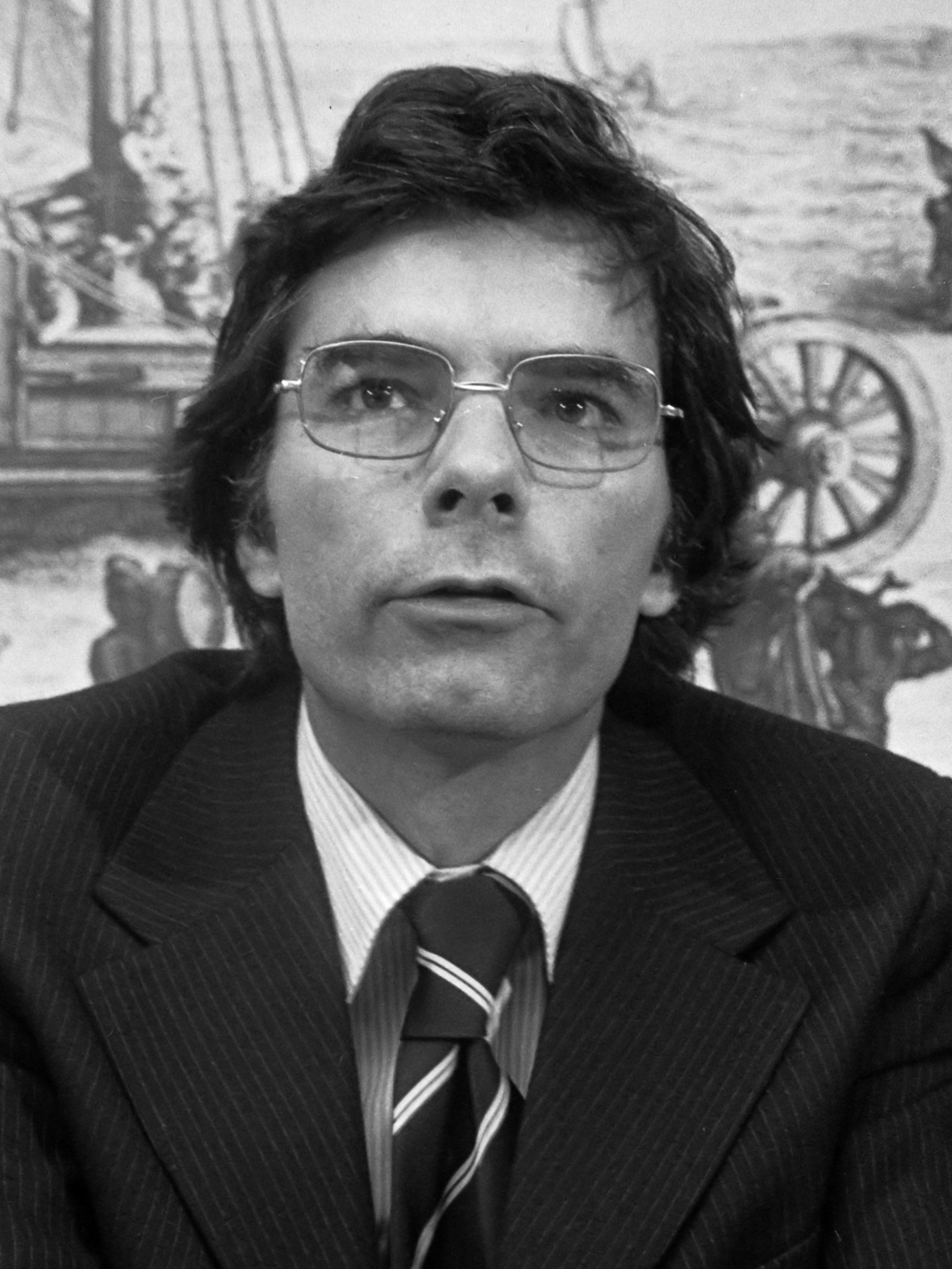 Imagem de referência relacionada a Philip Agee, item descrito como agente da CIA, escritor e, posteriormente, denunciou ações da CIA na América Latina