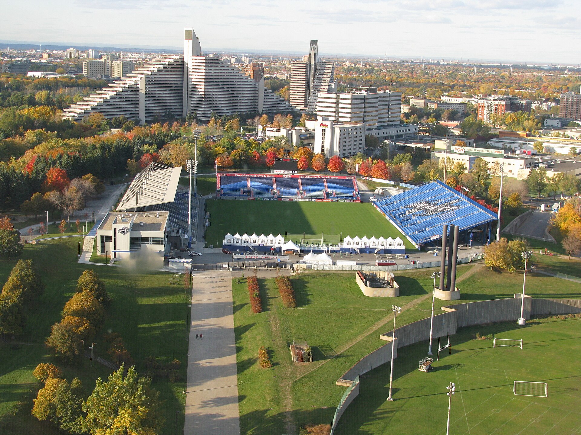 Imagem de referência de Estádio Saputo, descrito nos dados abertos como estádio em Mercier–Hochelaga-Maisonneuve, Canadá