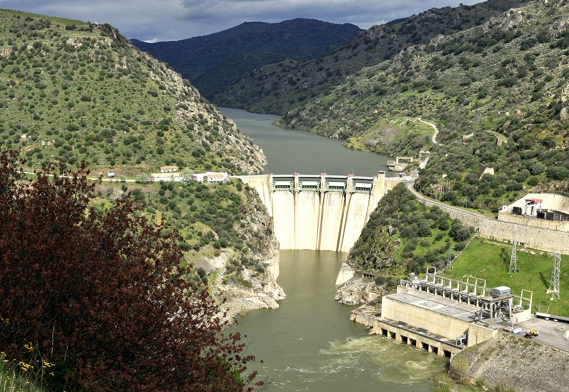 Imagem de referência de Barragem de Saucelhe, descrito nos dados abertos como barragem no rio Douro, província de Salamanca, Castela e Leão, Espanha