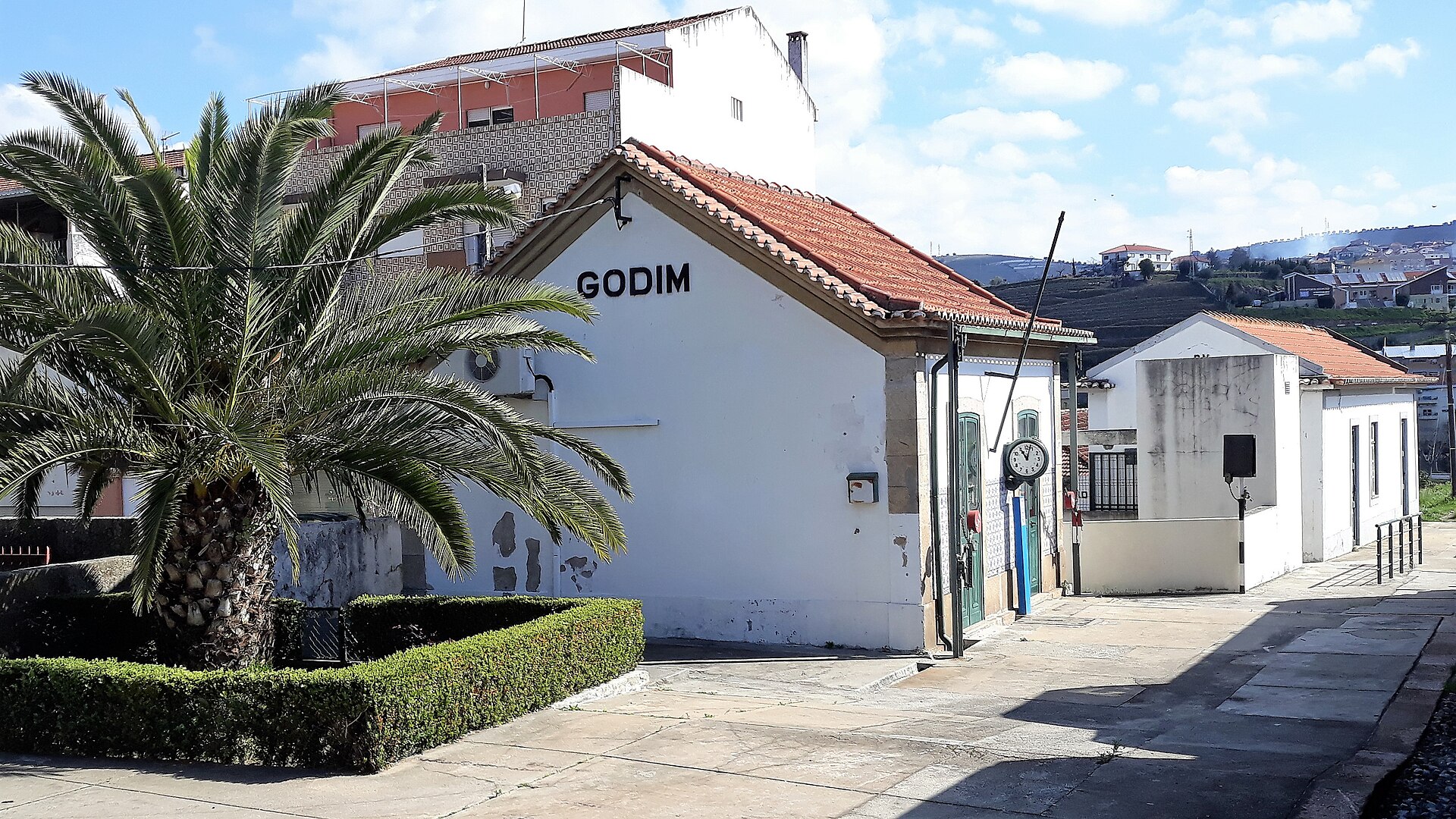 Imagem de referência de Estação Ferroviária de Godim, descrito nos dados abertos como estação ferroviária em Portugal