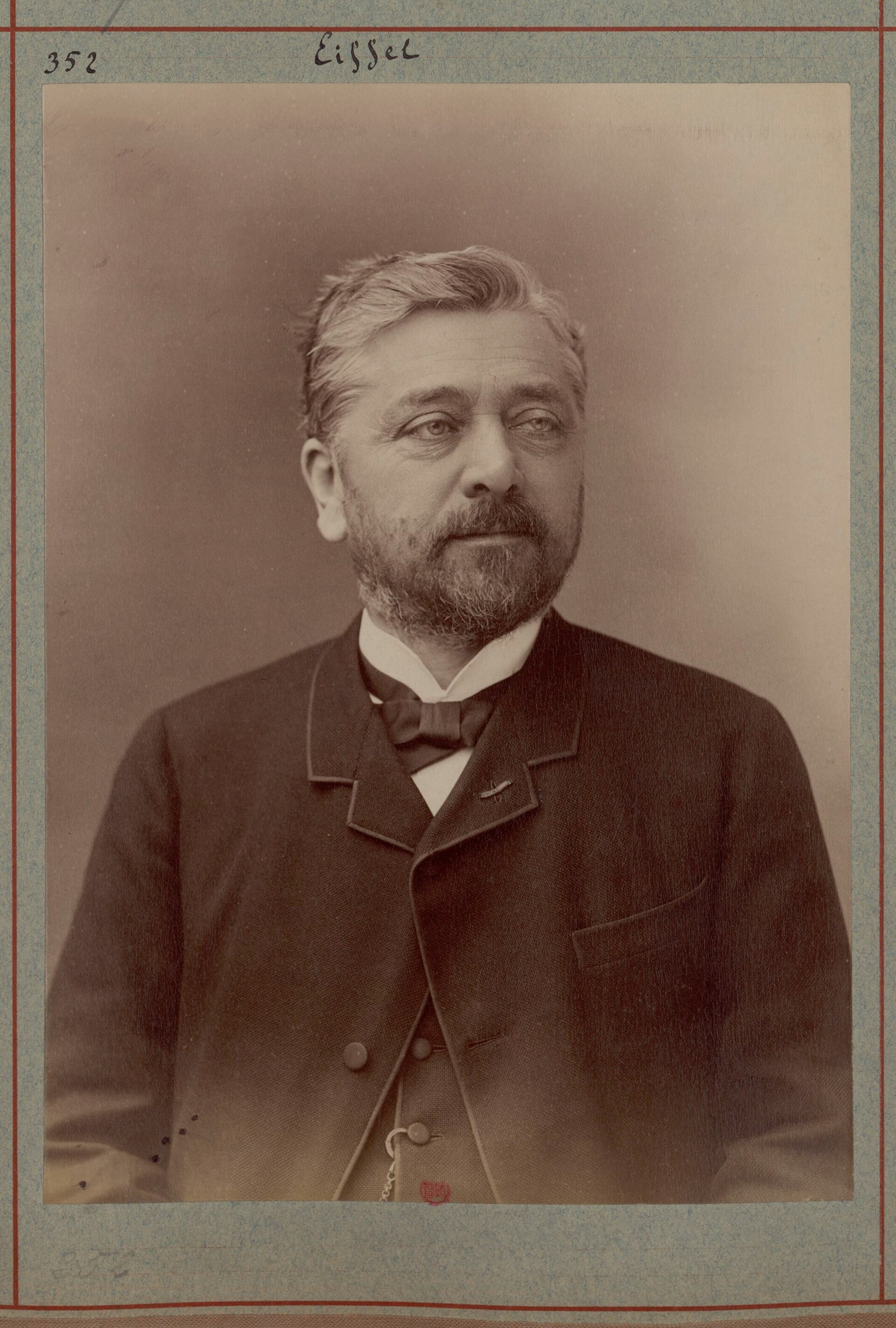Imagem de referência de Gustave Eiffel, descrito nos dados abertos como engenheiro químico e arquiteto francês deu nome ao espaço