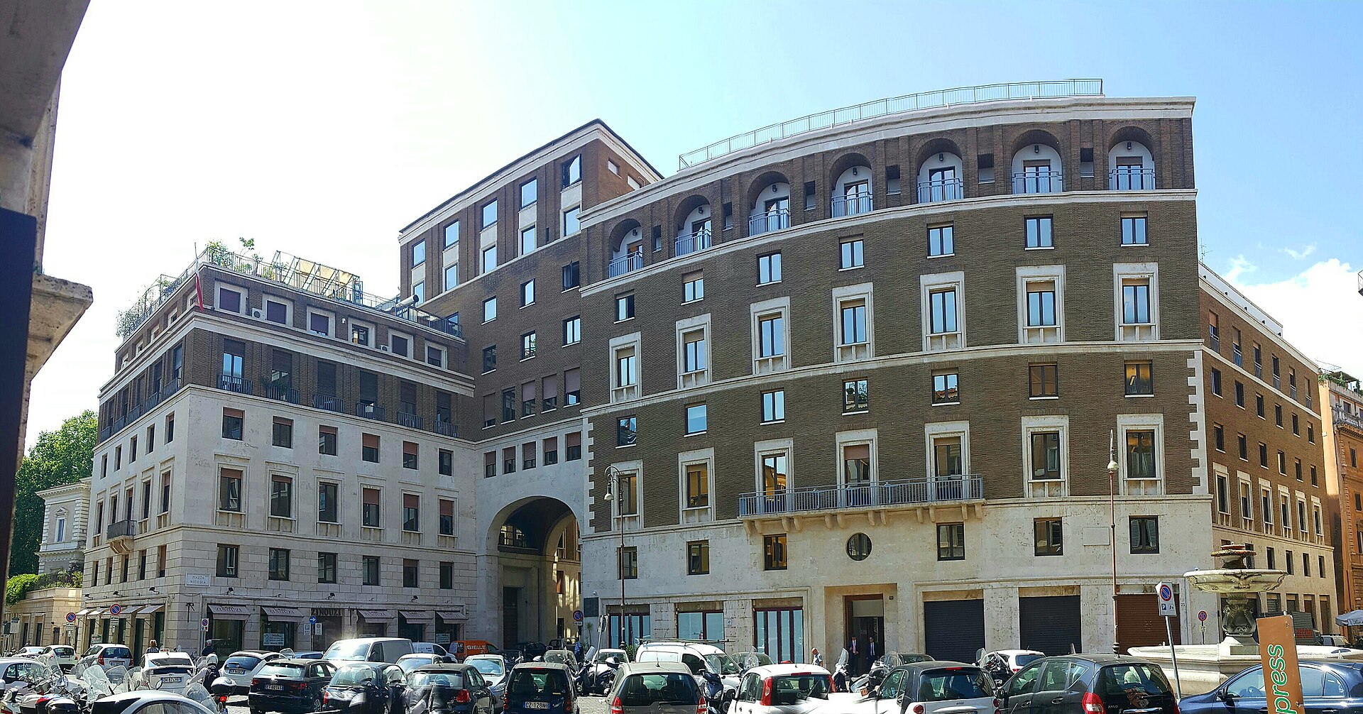 Imagem de referência de Bulgari, descrito nos dados abertos como marca de grife italiana com sede em Roma