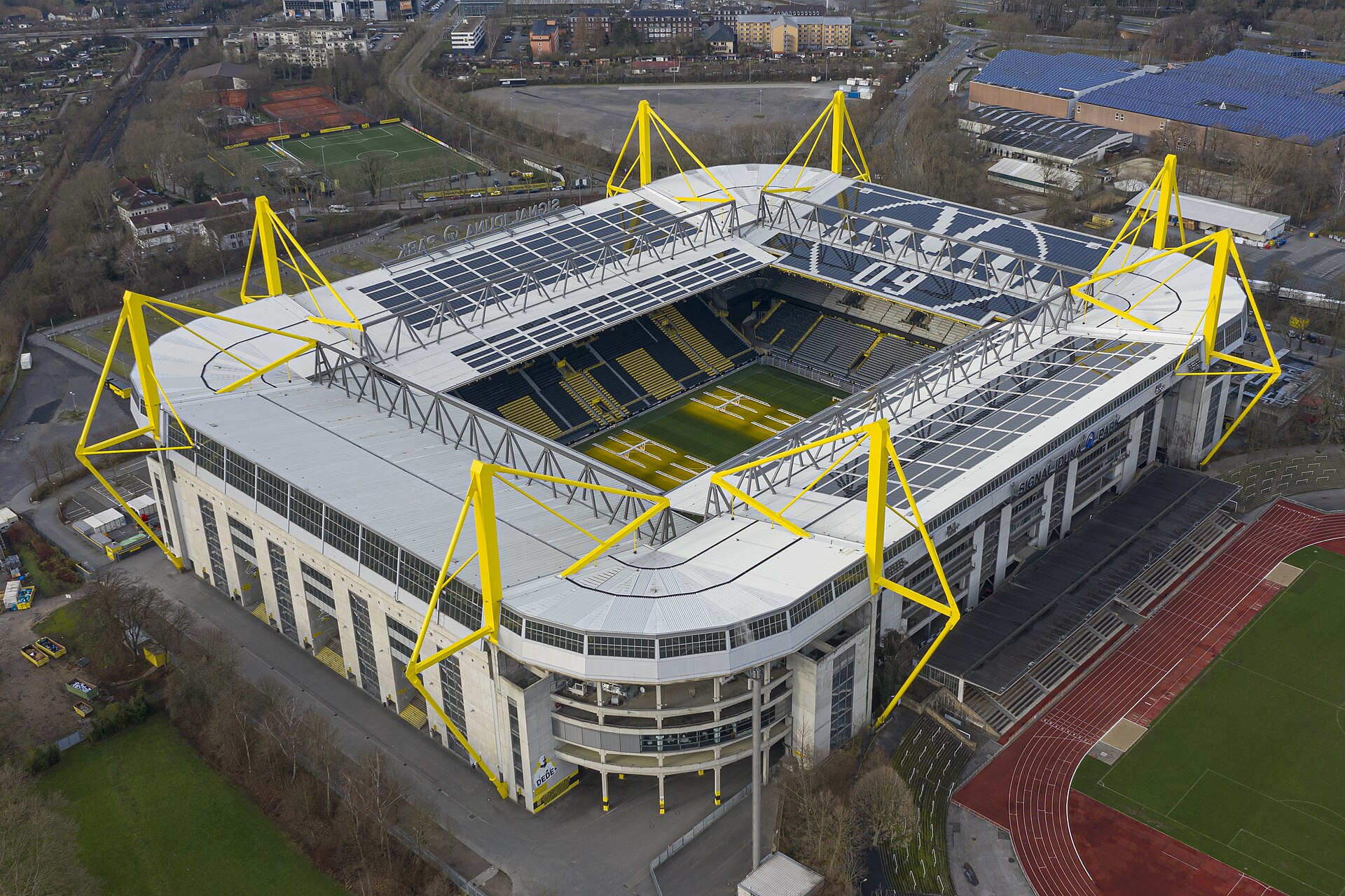 Imagem de referência de Signal Iduna Park, descrito nos dados abertos como estádio de futebol situado em Dortmund
