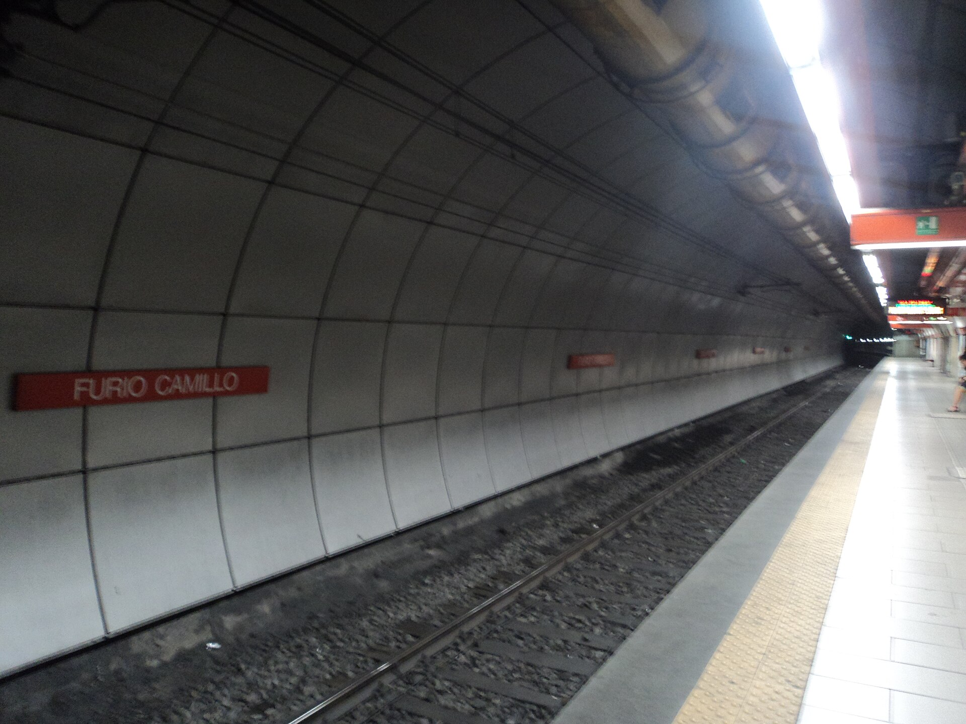 Imagem de referência de Estação Furio Camillo, descrito nos dados abertos como estação do metrô de Roma