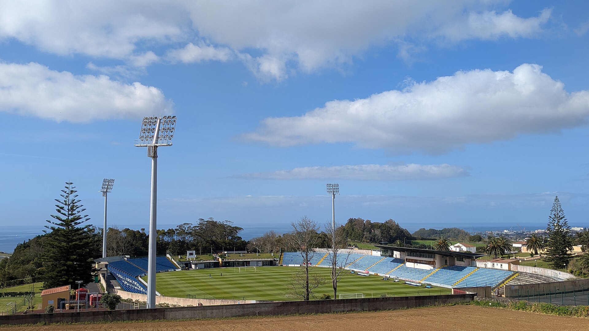 Imagem de referência de Estádio de São Miguel, descrito nos dados abertos como estádio em Portugal