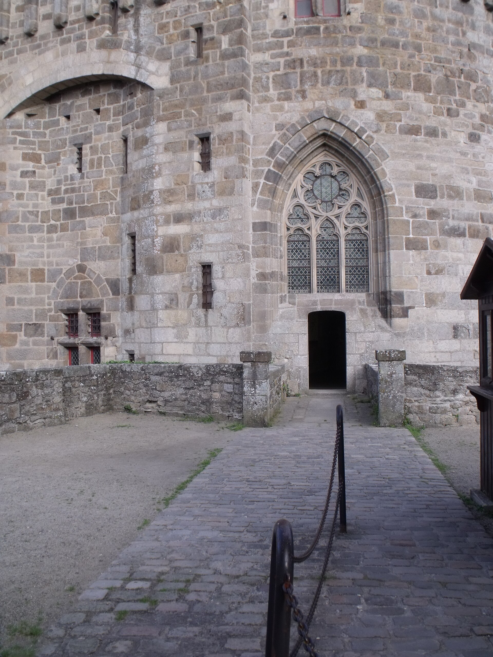 Imagem de referência de Château de Dinan, descrito nos dados abertos como uma torre de menagem, na cidade de Dinan