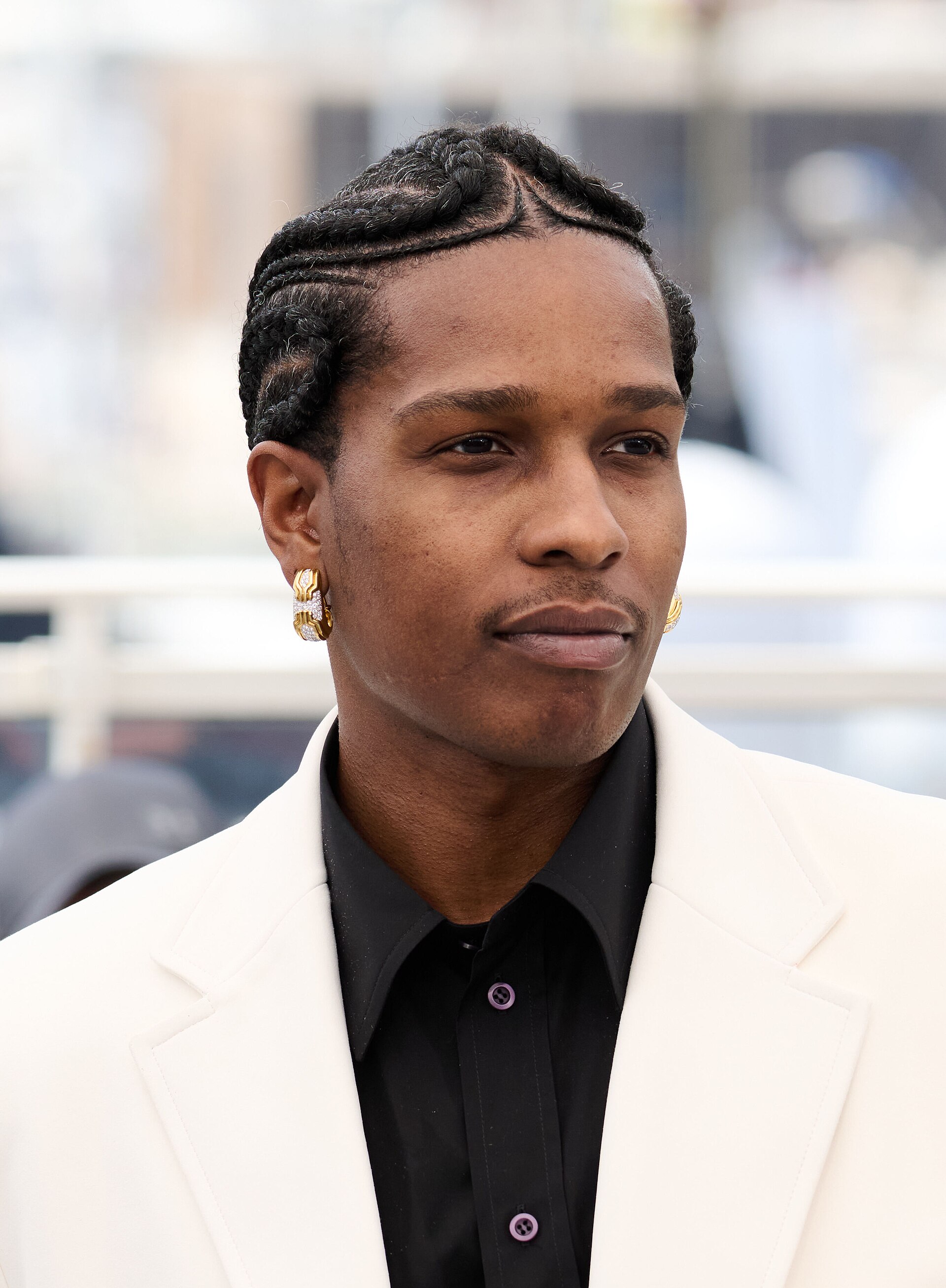Imagem de referência relacionada a A$AP Rocky, item descrito como rapper norte-americano