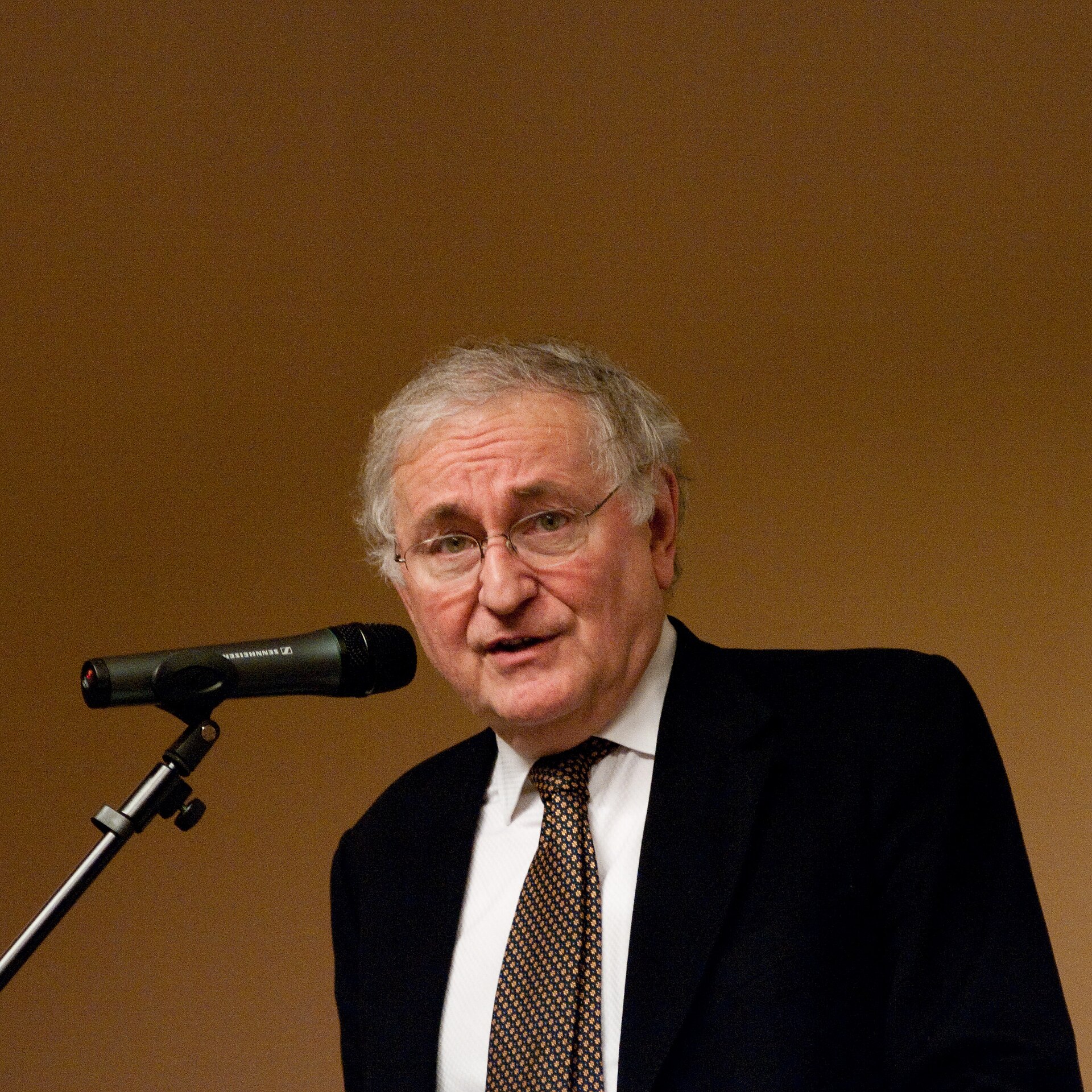 Imagem de referência de Jacques Cheminade, descrito nos dados abertos como político francês