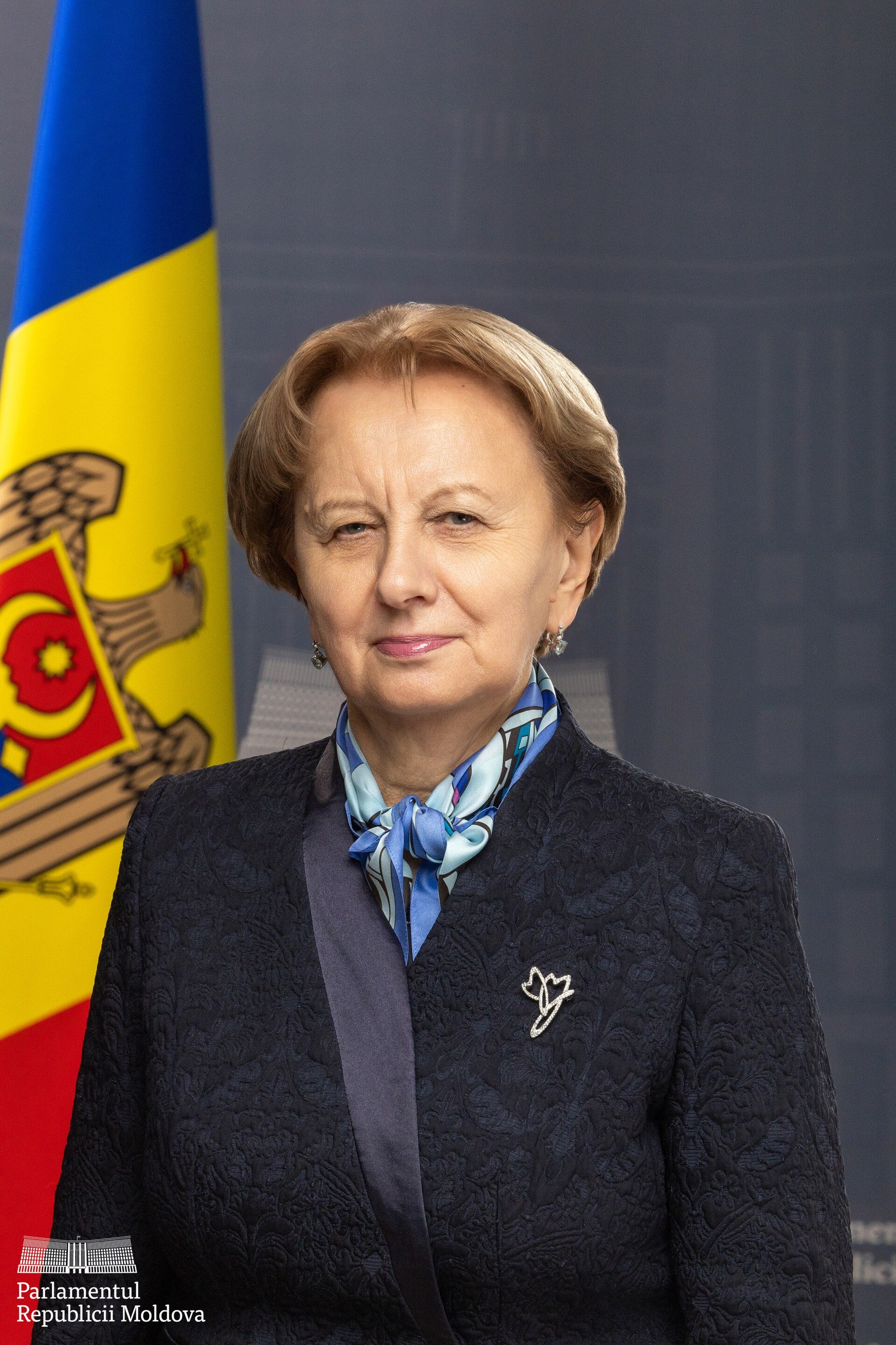 Imagem de referência relacionada a Zinaida Greceanîi, item descrito como política moldava