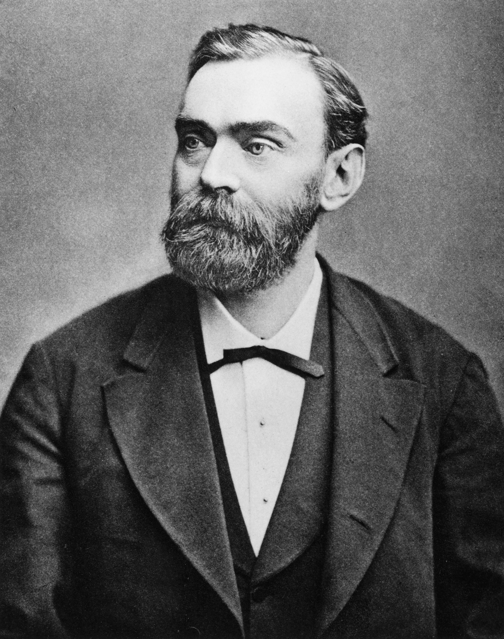 Imagem de referência relacionada a Alfred Nobel, item descrito como químico, engenheiro, empresário e filantropo sueco (1833-1896)