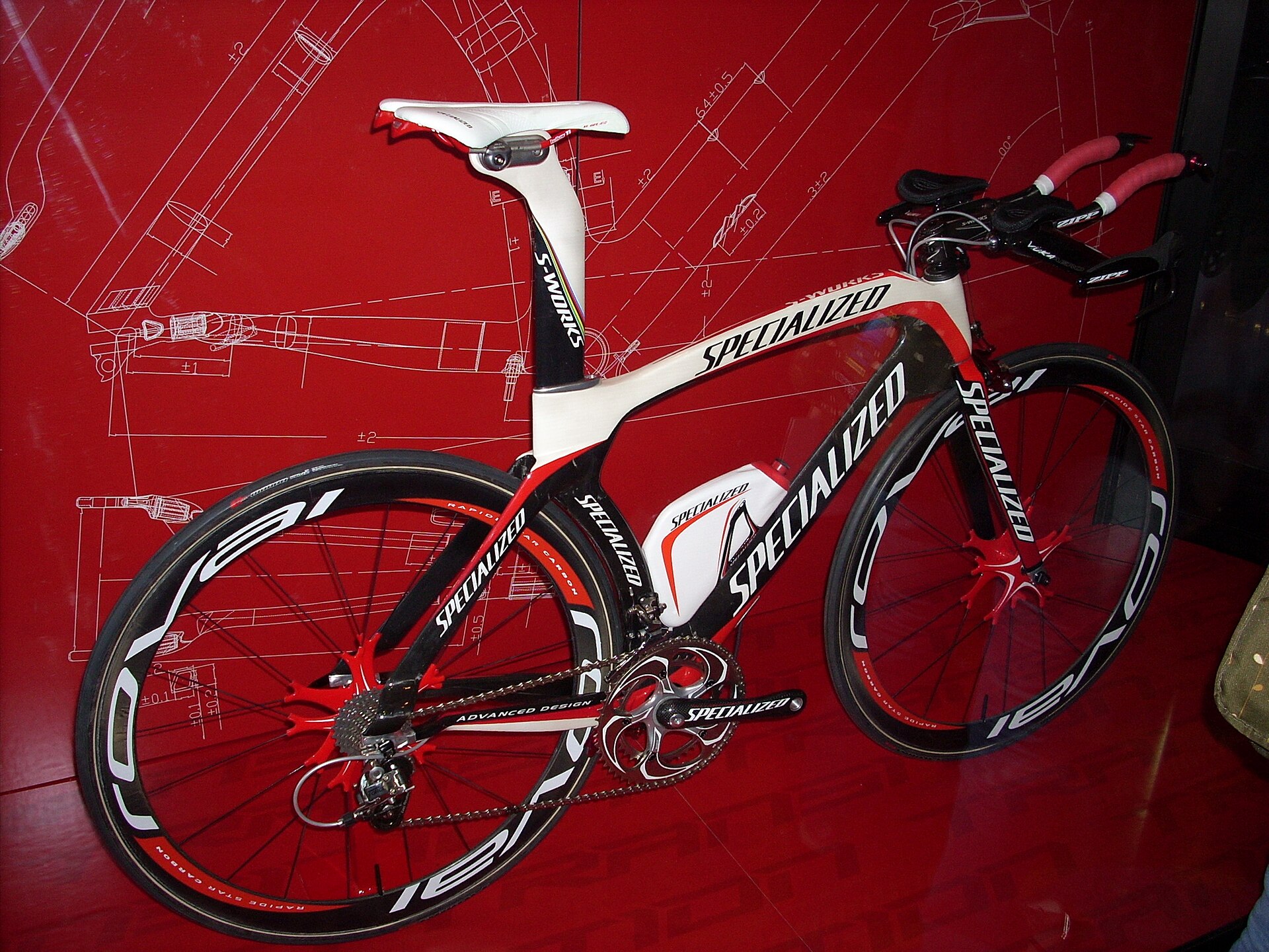 Imagem de referência relacionada a Specialized, item descrito como marca norte-americana de bicicletas
