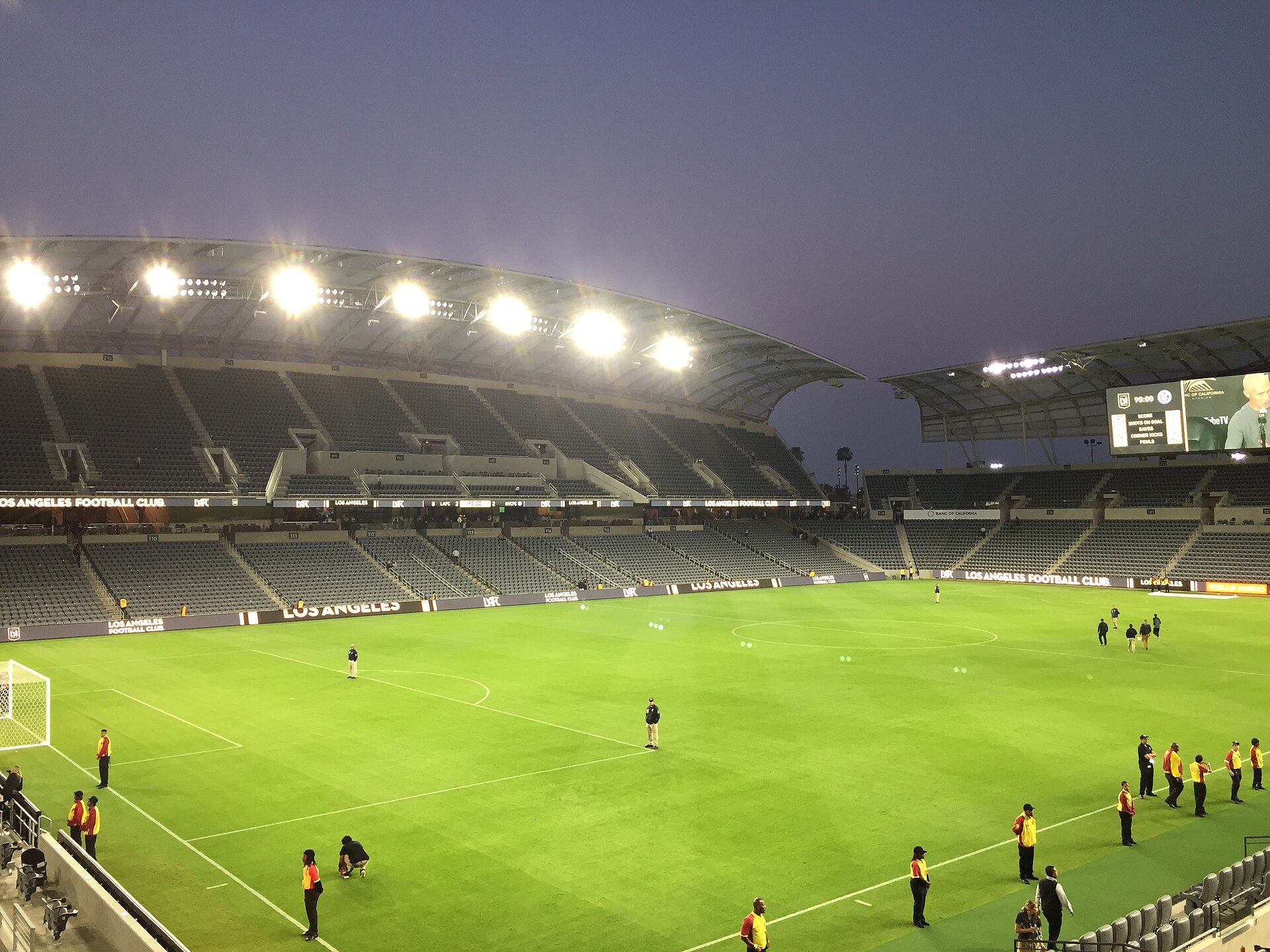 Imagem de referência de BMO Stadium, descrito nos dados abertos como estádio de futebol em Los Angeles, Califórnia