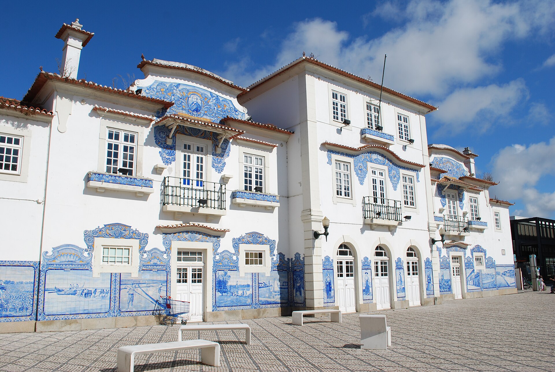 Imagem de referência de Estação Ferroviária de Aveiro, descrito nos dados abertos como estação ferroviária em Portugal
