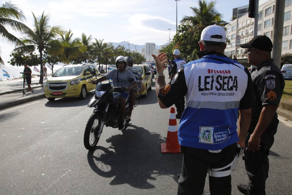 Como funciona o “drogômetro” que poderá chegar às blitze da Lei Seca e detectar drogas na saliva