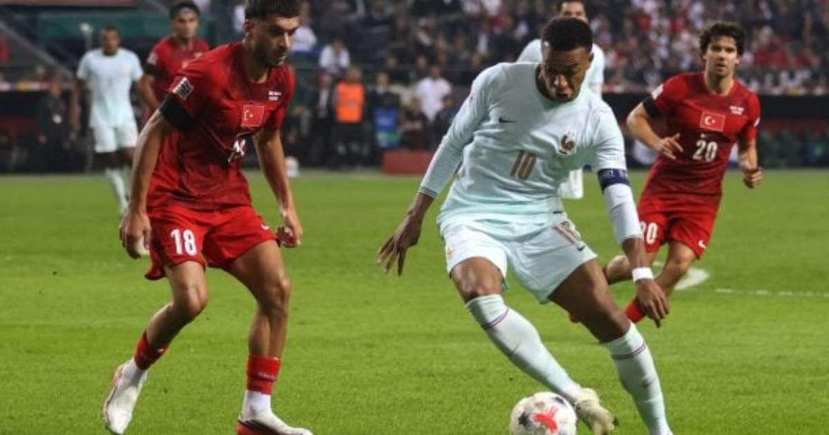 Mbappé é cortado pela França por lesão no joelho