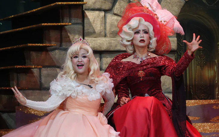 'Anh tài' Phùng Minh Cương hóa chú Cuội đón các bé đến Mơ show mùa Trung thu