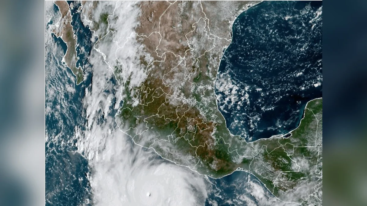 Furacão Polo avança pelo México e atinge escala máxima