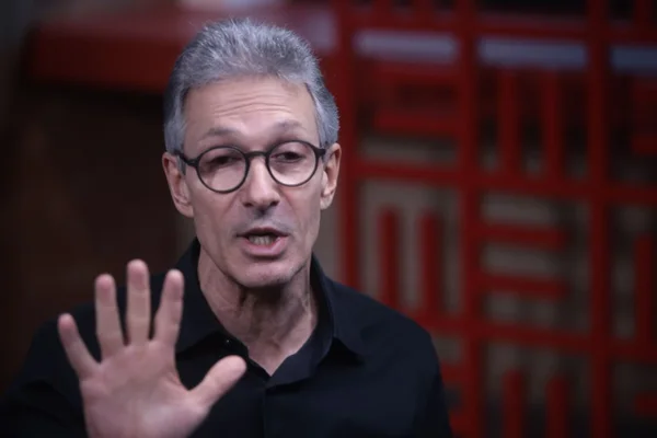 Zema tenta segurar candidatura em meio à pressão de bolsonaristas e aliados