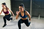 Dores articulares: 3 exercícios para fazer em casa e aliviar o desconforto