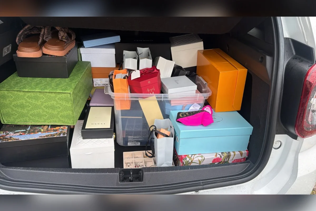 Mãe e filha golpistas obrigavam parentes a se pintar de azul e ouvir peidos