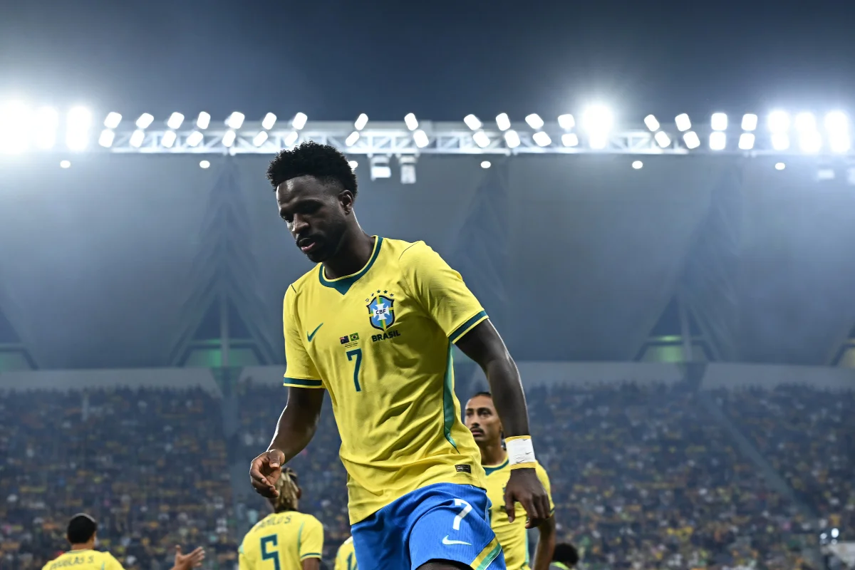 Apenas um gol e sem vaga cativa: o início ruim de temporada de Vini Jr.