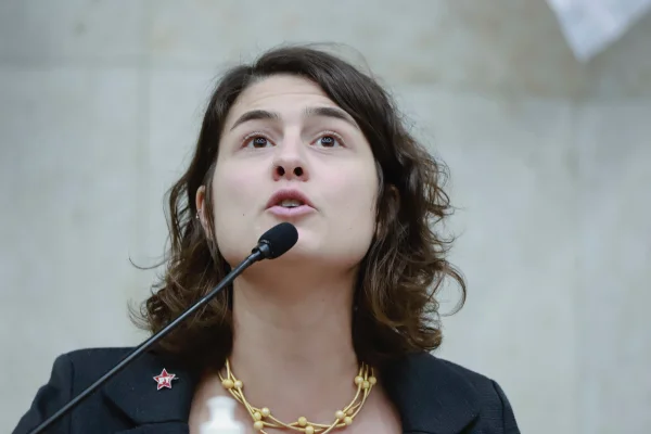 Fundão do PT em SP tem mulheres na liderança e mesmo valor para "medalhões"