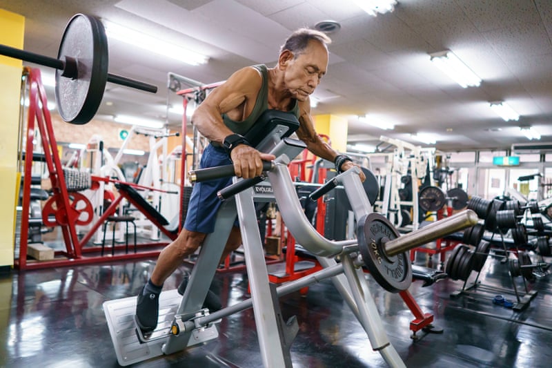 'Sou 100% natural': como o levantador de peso japonês de 90 anos ainda está conquistando títulos