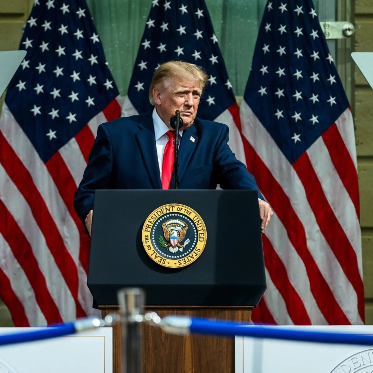 Aprovação de Donald Trump atinge mínima histórica de 32%
