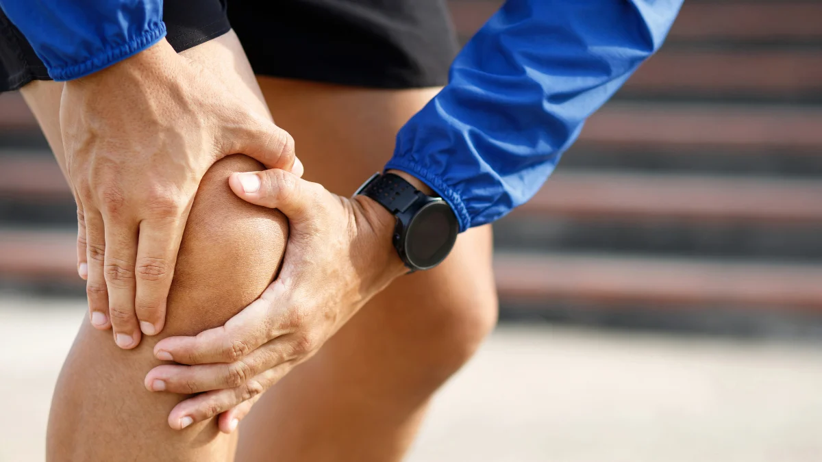 Dores articulares: 3 exercícios para fazer em casa e aliviar o desconforto