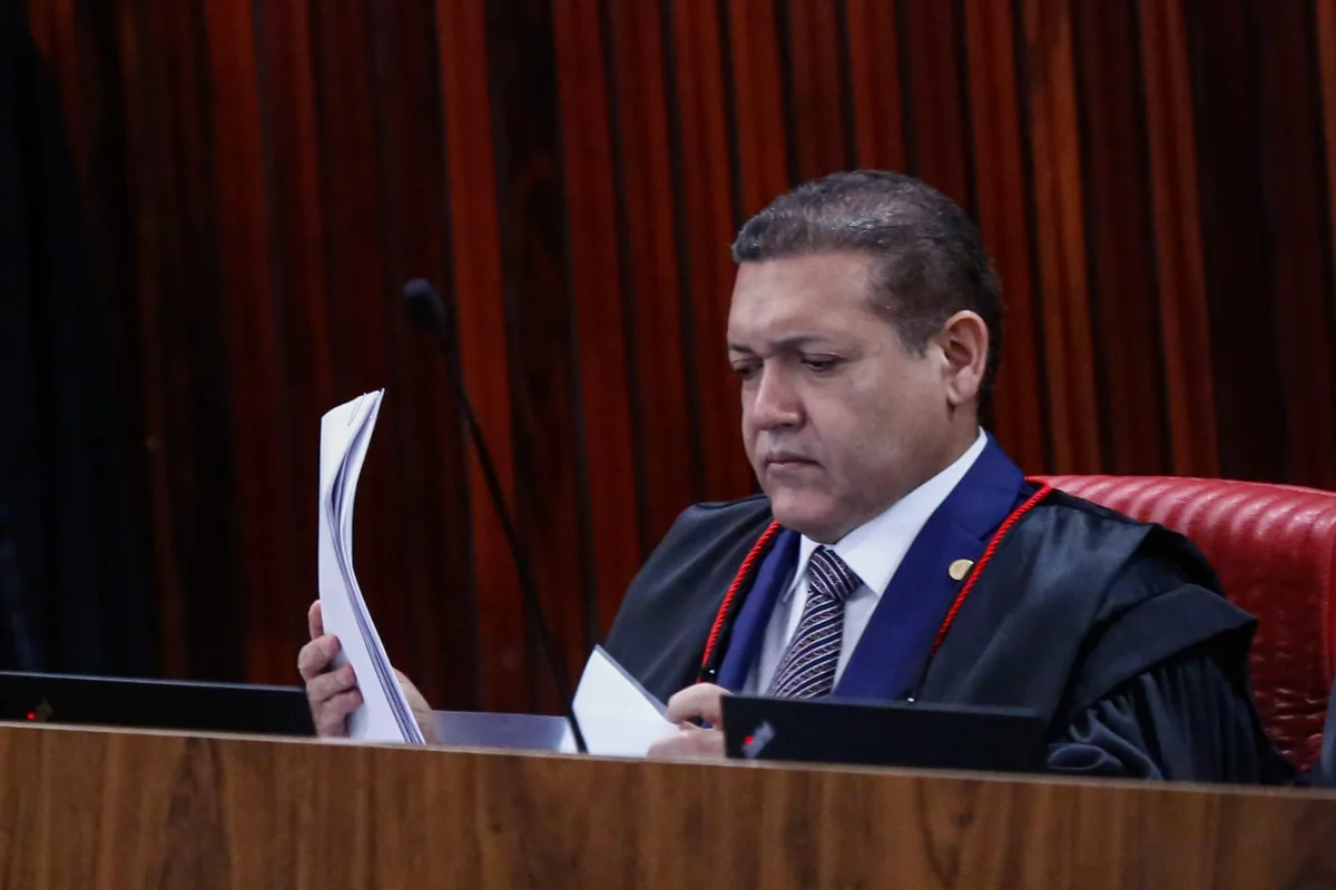 Ministro Kassio Nunes Marques durante sessão no Tribunal Superior Eleitoral TSE retoma, nesta terça-feira (27:6), o julgamento que pode levar à inelegibilidade do ex-presidente Jair Bolsonaro (PL-RJ)
