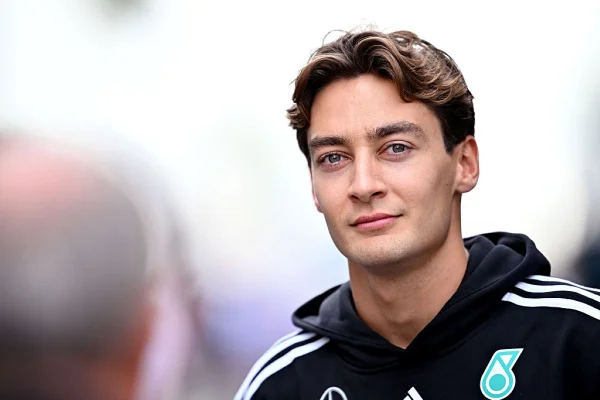 F1: pole em Baku, Russell tenta diminuir distância para líder Antonelli - destaque galeria